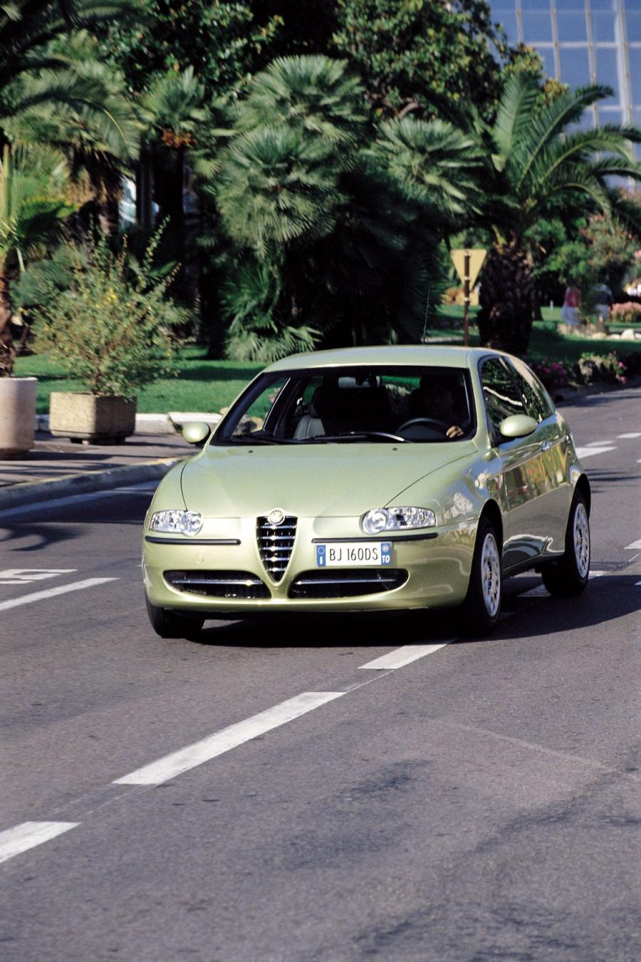  Alfa Romeo 147 3-Door (937A) 2000 года  (фото 21 из 43)